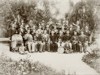 Zichron Yaacov、c.1898-1900で撮影されたオーケストラグループ 作： Bernard Edelstein