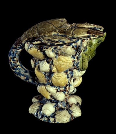 素朴なアクアマリンにセラミック製の貝殻の装飾が施されています。ベルナール・パリシー（1510-1589）による制作 1565年 パリ、ルーヴル美術館 作： Bernard Palissy