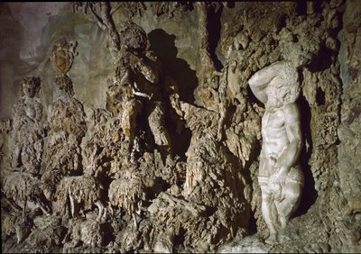 ボーボリの洞窟の内観。詳細1583-1588 作： Bernardo Buontalenti