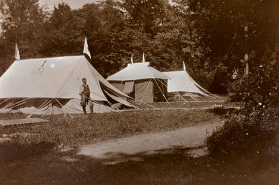Friuli-Venezia Giuliaにおける第一次世界大戦のアルバム：Soreschiano Manzanoの戦争病院の17人が住むVilla Brazzàの前での傾向受け入れ、手術、着替え、教会の塔からの撮影、1916年05月（モノクロ写真 作： Bietti Bietti