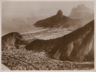 リオデジャネイロの航空写真（モノクロ写真） 作： ブラジルの写真家