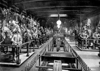 ヘンリー8世の馬鎧、斬首の斧とブロック、ロンドン塔、1890 作： British Photographer