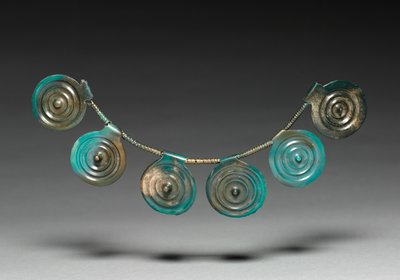 ネックレスの要素、紀元前1400〜1300年頃 作： Bronze Age