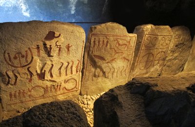 紀元前2千年前の前半、キビク・クングラーベン近くの王の墓 作： Bronze Age culture