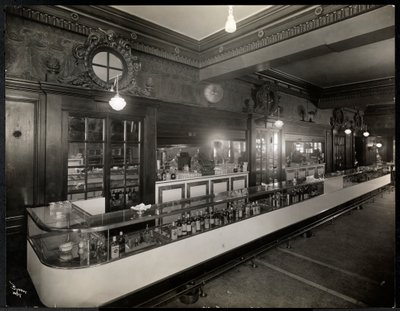 1916年、ニュージャージー州ニューアークのロバートトリートホテルのバー（シルバーゼラチンプリント） 作： Byron Company