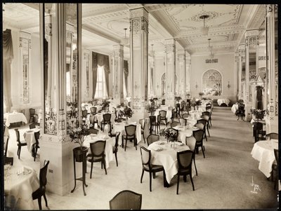 1916年、ニュージャージー州ニューアークのロバートトリートホテルのダイニングルーム（銀ゼラチンプリント） 作： Byron Company