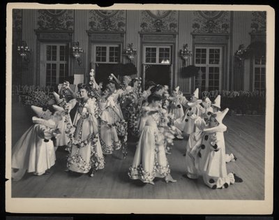 1905年1月31日、ニューヨークのジェームズヘイズンハイドボールで踊る（シルバーゼラチンプリント） 作： Byron Company