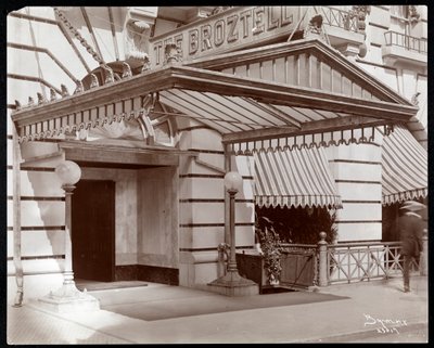 Hotel Broztellの入口、3 East 27th Street、ニューヨーク、1906（銀ゼラチンプリント） 作： Byron Company