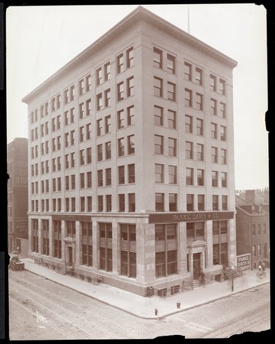 1910年、ニューヨーク、ハドソンウントヴェストリーストリート、パーク、デービスウント社の建物の外観（銀ゼラチンプリント） 作： Byron Company