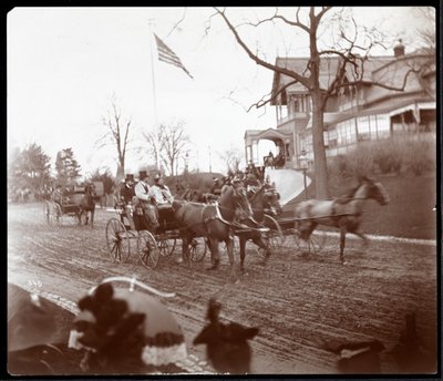 ニューヨークのクレアモントインの前にあるリバーサイドドライブの馬車1895年頃（銀ゼラチンプリント） 作： Byron Company