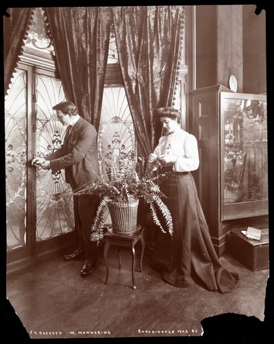 James K. Hackett and Wife（Mary Mannering）at Home、c.1902（silverゼラチンprint） 作： Byron Company