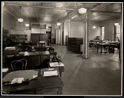 1929年ニューヨーク、イーストハーレム、111イースト129thストリートにあるキャロリンランドリーの本店（シルバーゼラチンプリント） 作： Byron Company