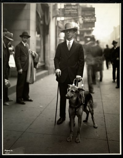 ニューヨーク盲人協会のヒンメル氏、111 East 59th Street、1930年、ニューヨーク市（シルバーゼラチンプリント） 作： Byron Company