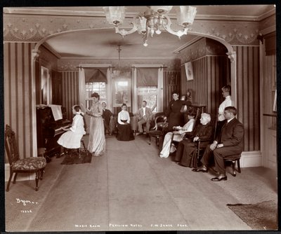 Janer&39;s Pavilion Hotelのミュージックルームでのリサイタル、レッドバンク、ニュージャージー、1903年（銀ゼラチンプリント） 作： Byron Company