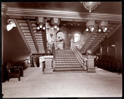 パークアベニューホテルの階段、1901年または1902年（銀ゼラチンプリント） 作： Byron Company