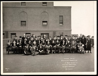 1921年3月21日、Hotel Commodoreにあるニューヨーク州マウントバーノンのウェストチェスターウィメンズクラブの経済セクション（銀ゼラチンプリント） 作： Byron Company