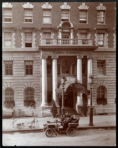 The Hotel Somerset、150 West 47th Street、ニューヨーク、1904（銀ゼラチンプリント） 作： Byron Company