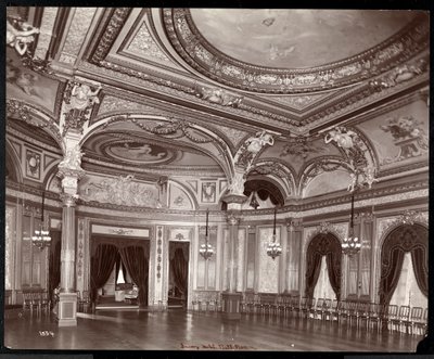 ホテルサボイのボールルーム、1895-96年頃（銀ゼラチンプリント） 作： Byron Company
