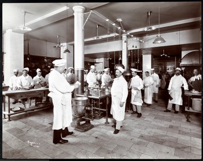ホテルマンハッタンのキッチン、1902年（銀ゼラチンプリント） 作： Byron Company