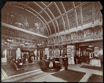 ホテルウォルトンのロビー、フィラデルフィア、1905年頃（シルバージェルティンプリント） 作： Byron Company