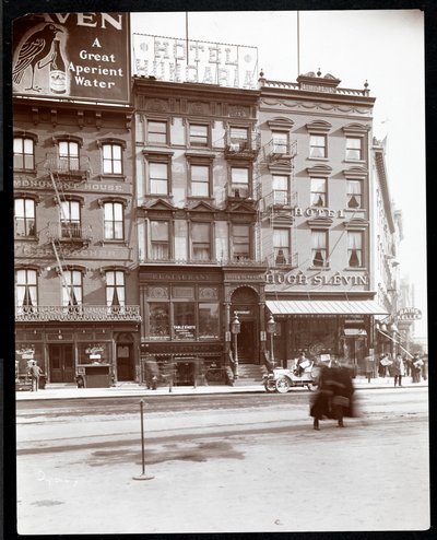 1905年ニューヨークのユニオンスクエアイーストと14番街にあるホテルハンガリアとホテルヒュースレビンの眺め（銀ゼラチンプリント） 作： Byron Company