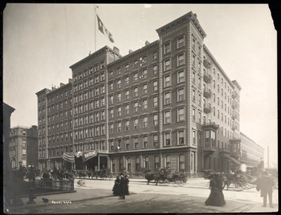 Windsor Hotel at 5th Avenue from 46th to 47th Streets、New York、1898（silver gel print） 作： Byron Company