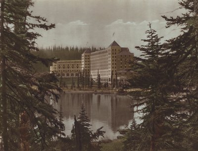 ルイーズ湖のシャトー (カラー写真) 作： Byron Hill Harmon