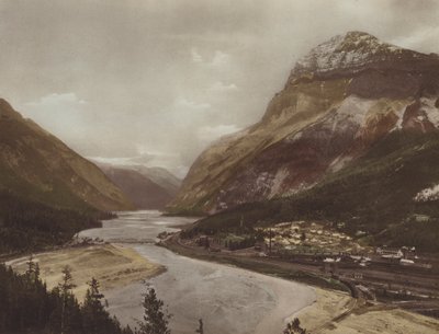 フィールド、ブリティッシュ コロンビア州、スティーブン山 (カラー写真) 作： Byron Hill Harmon