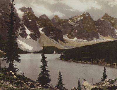モレーン湖と十峰の谷（カラー写真） 作： Byron Hill Harmon