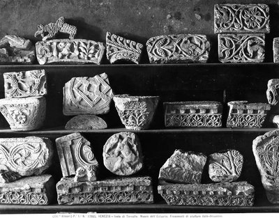 イタロ・ビザンチン様式の彫刻の断片 作： Byzantine Byzantine