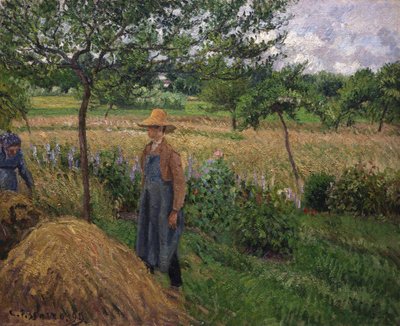 干し草の山のそばに立つ庭師、どんよりした空、エラニー、1899年。 作： Camille Pissarro