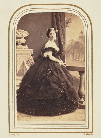 [ウェリントン公爵夫人】。］ 作： Camille Silvy