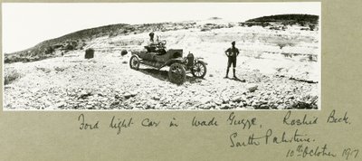 1917年10月、南パレスチナ、ラシドベック、ワディグッツェのフォード軽自動車 作： Capt. Arthur Rhodes