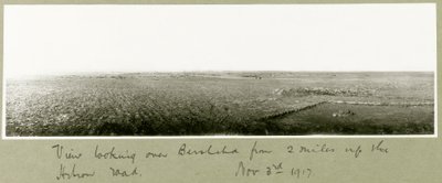 1917年11月3日、ヘブロンロードから2マイル離れた場所からビアシェバを見渡す景色 作： Capt. Arthur Rhodes