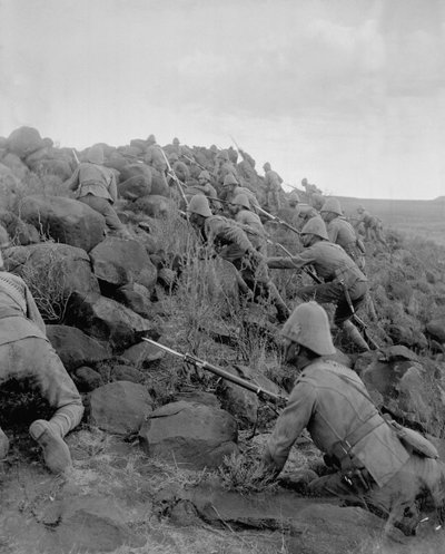 ASプラットによって編集された写真のアルバムからのボーア戦争（1899-1902）の間にコピエを登るカナダ軍、1900-02年（bw写真） 作： Captain J.A. Holson