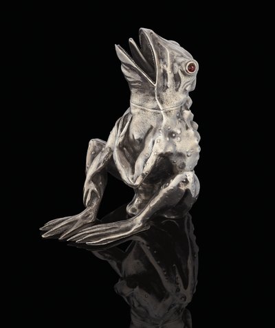 カエルの形をしたファベルジェの宝石がセットされた銀の鍋、1890年 作： Carl Fabergé