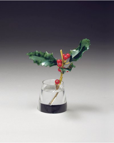 先細りの花瓶にホリースプレー、1890年頃 作： Carl Fabergé