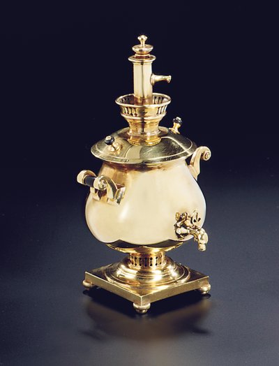 ストッパー付きのミニチュアサモワールの香りフラスコ、おそらくモスクワ、1908-17 作： Carl Fabergé