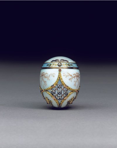 珍しい宝石で飾られた2色の卵ボンボニエーレ、1896-1908 作： Carl Fabergé