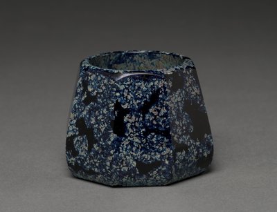 花瓶、1906年頃 作： Carl Goldberg