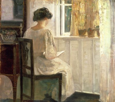 太陽に照らされた部屋で読んでいる女の子 作： Carl Holsoe