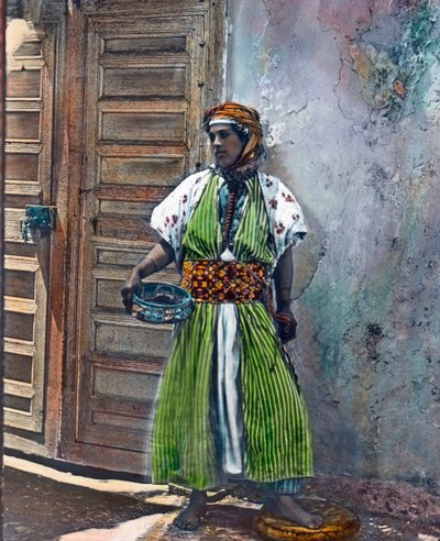 モロッコ、ベルベル民族のカビーレの少女、画像は1910年頃。カール・サイモン・アーカイブ 作： Carl Simon