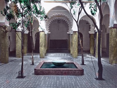 モロッコ北部、タンジール、大使館の中庭、画像は1910年頃。カール・サイモン・アーカイブ 作： Carl Simon