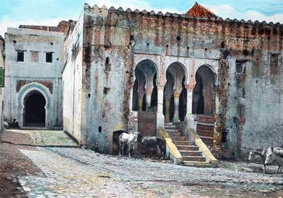 モロッコ北部、タンジェ、総督邸入り口、画像は1910年頃。カール・サイモン・アーカイブ 作： Carl Simon