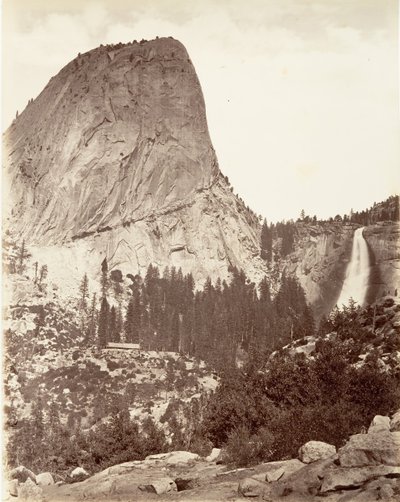 リバティとネバダ滝のキャップ、ヨセミテ、1872年頃、1876年頃印刷。 作： Carleton E. Watkins.