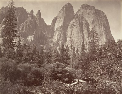 大聖堂の岩と尖塔』1872年頃、1876年頃に印刷されたもの。 作： Carleton E. Watkins.