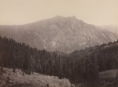 ダボンキャッスルビュート、シエラネバダ、c。 1866-1870。 作： Carleton E. Watkins