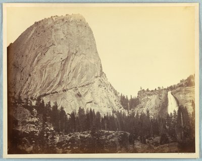 マウント ブロデリック、ネバダ フォールズ、700 フィート、ヨセミテ 作： Carleton E. Watkins