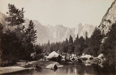 マーセド号、カセドラル ロックスの遠景 作： Carleton E. Watkins
