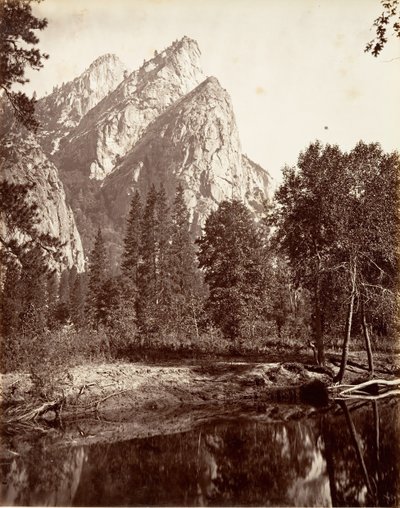 スリー ブラザーズ、ヨセミテ、カリフォルニア州。 1872年、約印刷。 1876年。 作： Carleton E. Watkins.